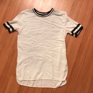 AE Sz M “dressy” Tshirt